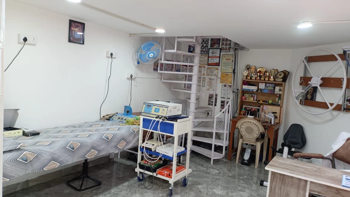 Treatment room with physiotherapy equipment at LMPC